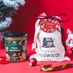 Zestaw świąteczny z pastą orzechową w worku lnianym z biletem i wstążką